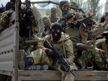 Загиблих в Україні російських солдатів видають за самогубців