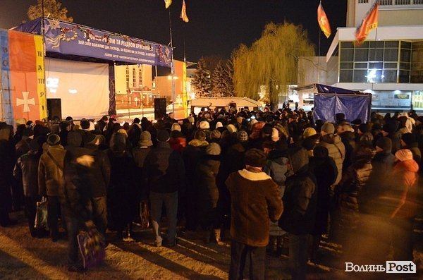 У центрі Луцька молилися за померлих. ФОТО