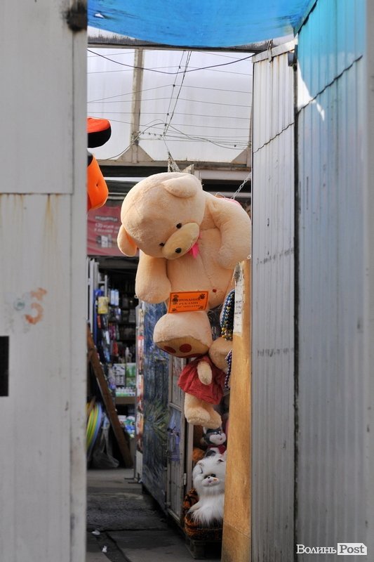 Завокзальний ринок. БУДНІ МІСТА