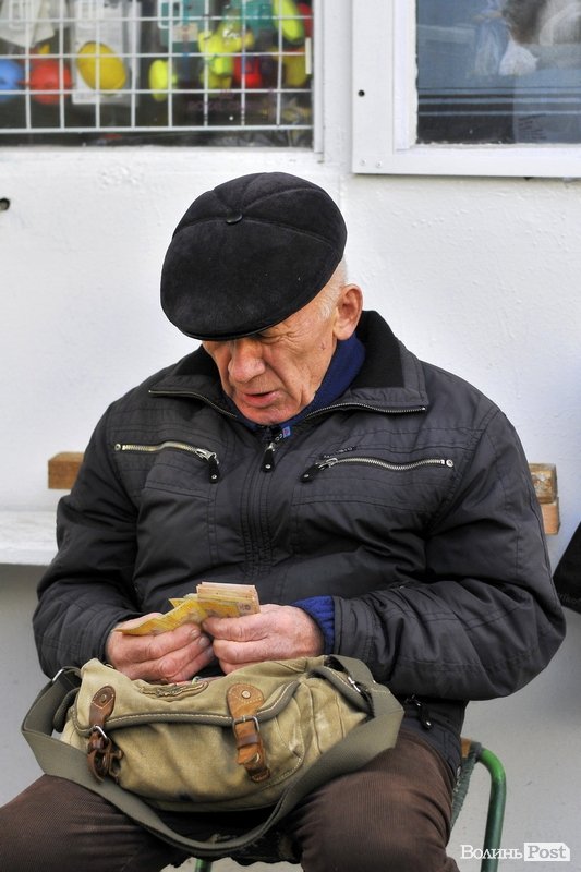 Завокзальний ринок. БУДНІ МІСТА