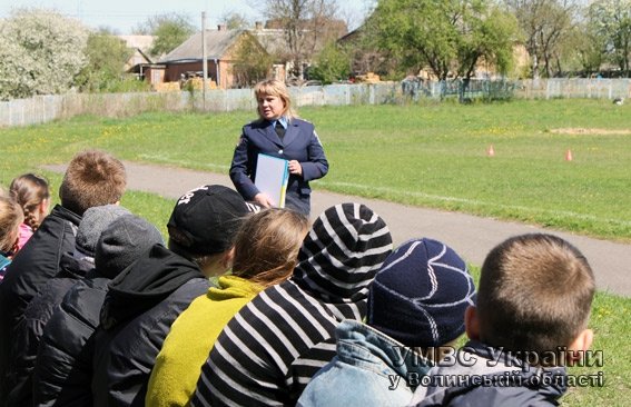 Показове заняття із цивільної оборони для школярів. ФОТО