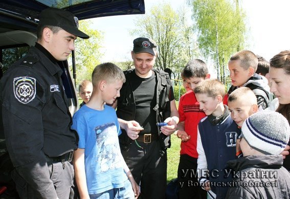 Показове заняття із цивільної оборони для школярів. ФОТО