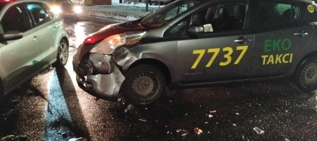 У Луцьку сталася подвійна ДТП за участю таксі. ФОТО