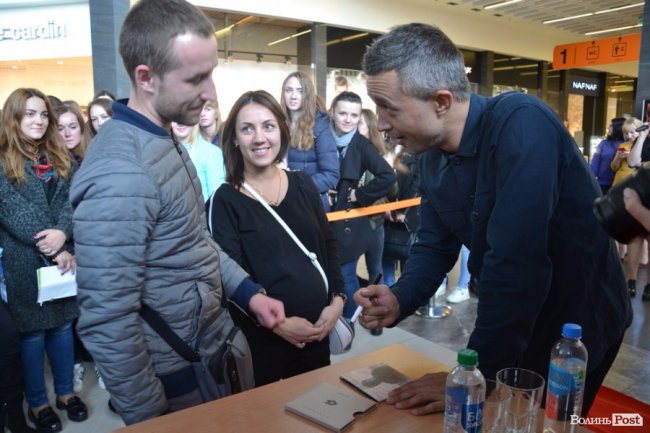 Автограф-сесія Сергія Бабкіна у Луцьку. ФОТО