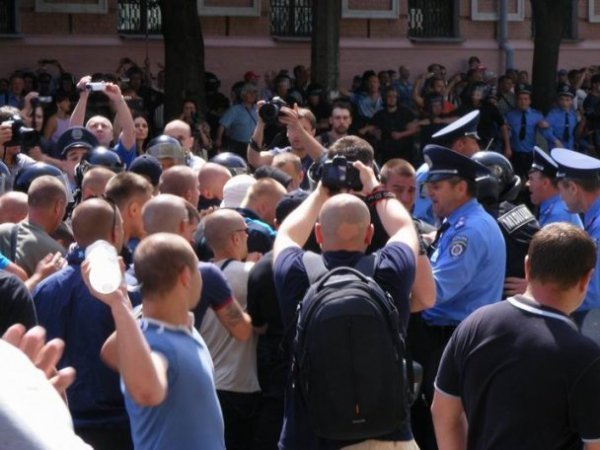 У центрі Києва ‒ масова бійка. ФОТО. ВІДЕО