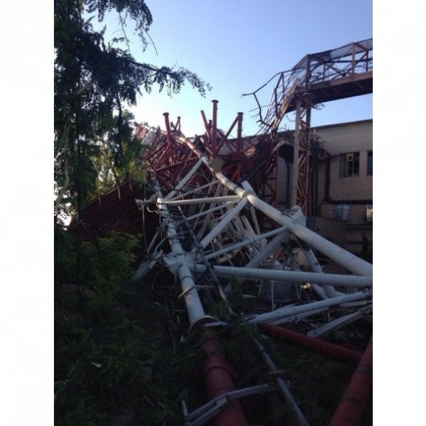 Під Слов'янськом впала телевежа. ФОТО