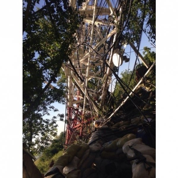 Під Слов'янськом впала телевежа. ФОТО