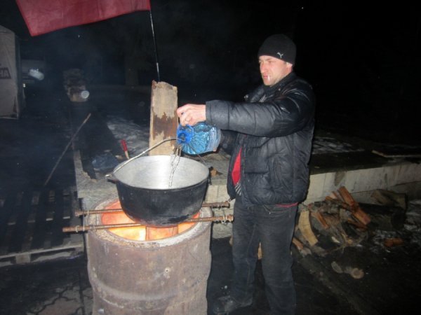 У селищі на Волині облаштували цілодобовий Майдан. ФОТО