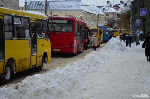 Центральну вулицю Луцька «паралізувало». ФОТО. ВІДЕО