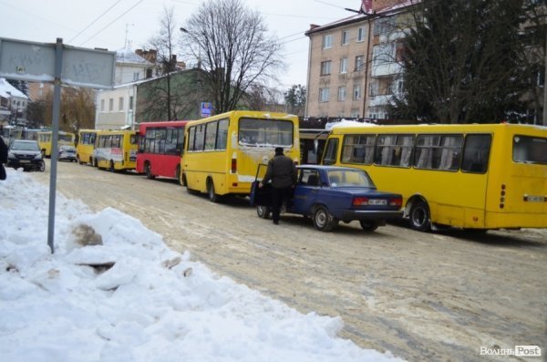 Центральну вулицю Луцька «паралізувало». ФОТО. ВІДЕО