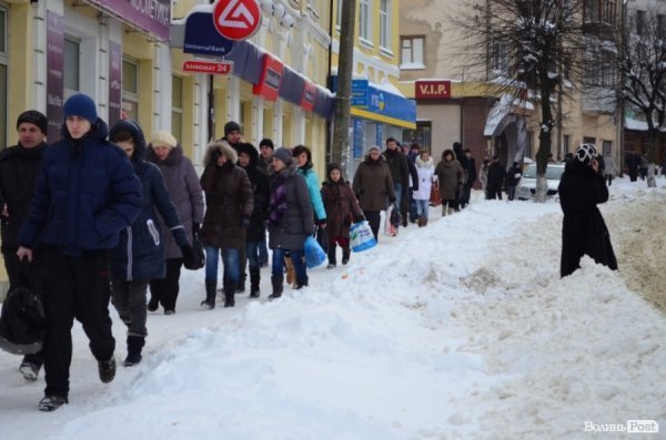 Центральну вулицю Луцька «паралізувало». ФОТО. ВІДЕО