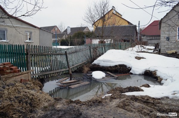 Через відлигу «плаває» приватний сектор у Луцьку. ФОТО