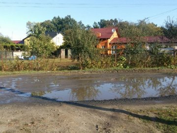 Маршрутка зупиняється там, де закінчується дорога: жителі села поблизу Луцька скаржаться на проблеми з доїздом