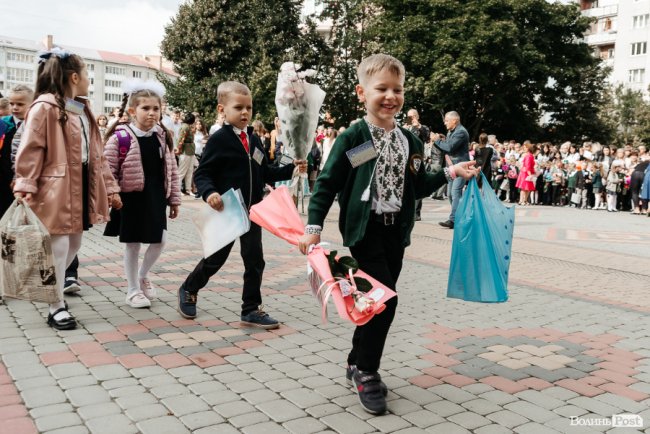 У Луцькому НВК №26 пролунав перший дзвінок. ФОТОРЕПОРТАЖ