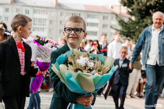 У Луцькому НВК №26 пролунав перший дзвінок. ФОТОРЕПОРТАЖ