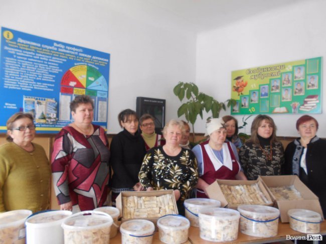 Ще в одному волинському селі ліпили вареники для воїнів АТО