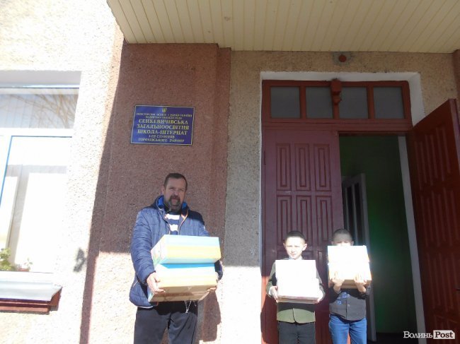 Ще в одному волинському селі ліпили вареники для воїнів АТО