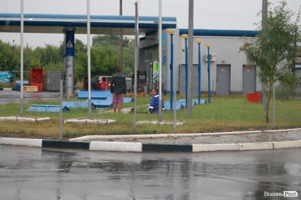 У Луцьку не вщухає стихія. ФОТО. ВІДЕО