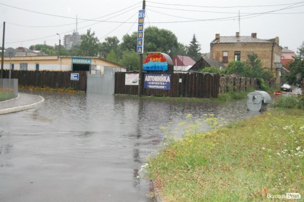 У Луцьку не вщухає стихія. ФОТО. ВІДЕО
