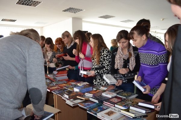  Скандально відомий письменник презентував у Луцьку свою книгу. ФОТО