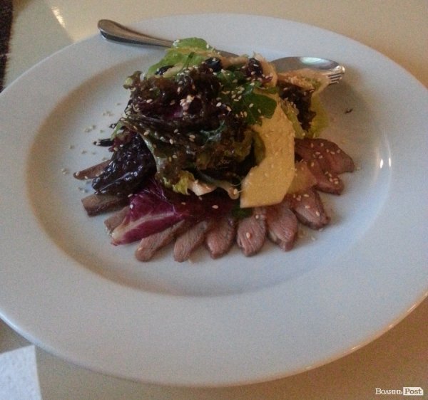 Салат з телятини з білими грибами. Фото автора