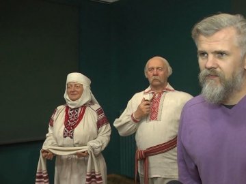 До Луцька привезли шість «живих» скульптур. ВІДЕО