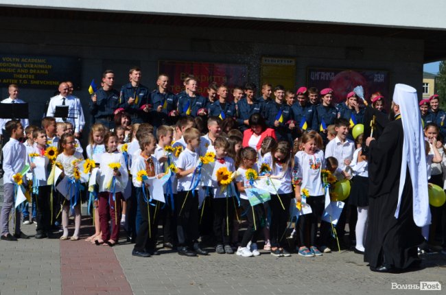 «Вітаємо вдома»:  Луцьк зустрів військових авіаторів. ФОТО