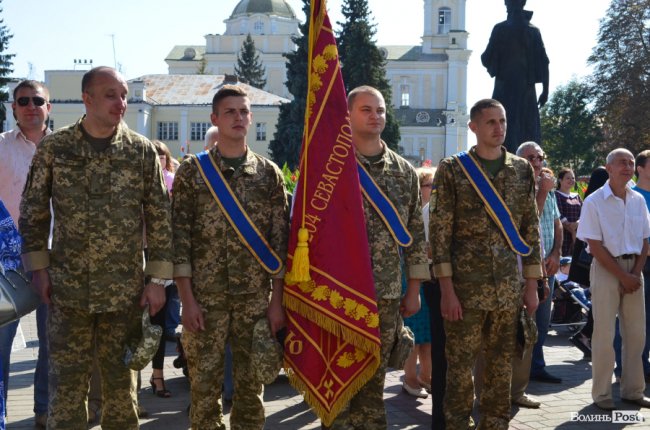 «Вітаємо вдома»:  Луцьк зустрів військових авіаторів. ФОТО