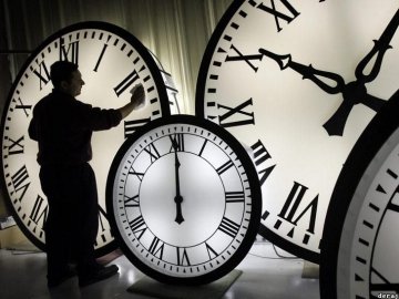 Уряд пропонує залишити в спокої стрілки годинника 