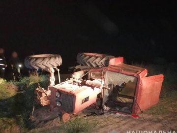 На Волині трактор злетів у кювет: пасажира з переломами госпіталізували