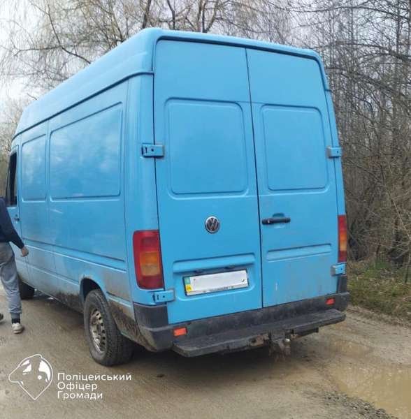 Перевозив бусом деревину: волиняни допомогли викрити крадія лісу