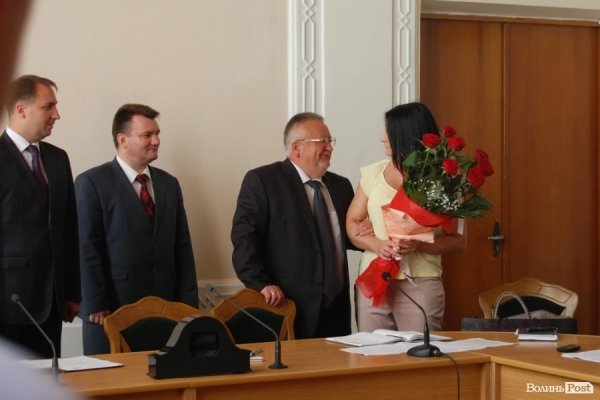 Волинські чиновники аплодували Галині Конах стоячи. ФОТО
