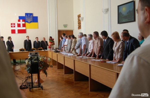 Волинські чиновники аплодували Галині Конах стоячи. ФОТО