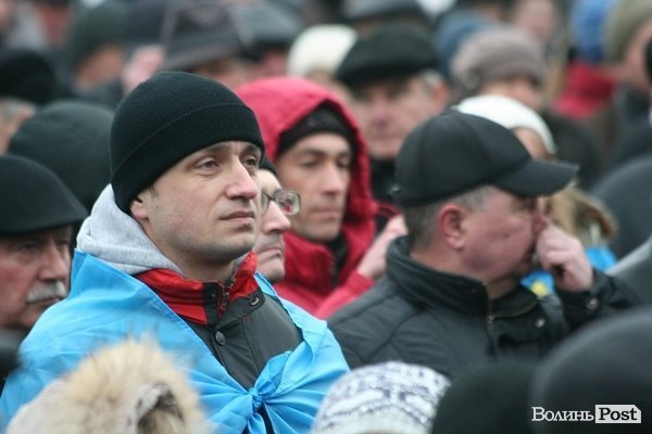 Віче на луцькому Євромайдані. ФОТО