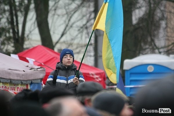 Віче на луцькому Євромайдані. ФОТО