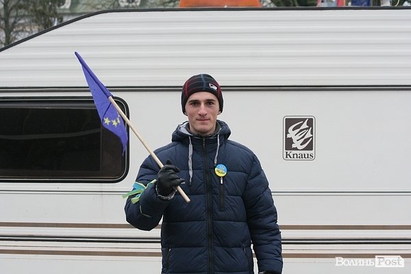 Віче на луцькому Євромайдані. ФОТО