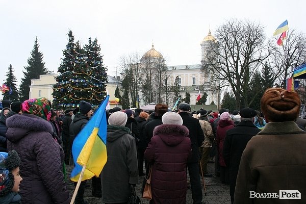 Віче на луцькому Євромайдані. ФОТО