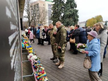 У Луцьку вшанували загиблих на Сході воїнів. ФОТО