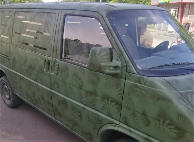 На Волині учні та вчителі ліцею купили для військових бус. ФОТО