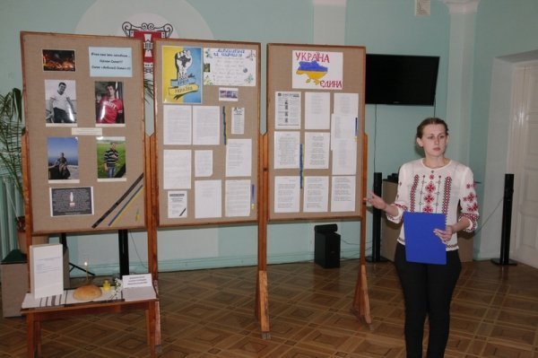 Антивоєнна акція в луцькому музеї. ФОТО