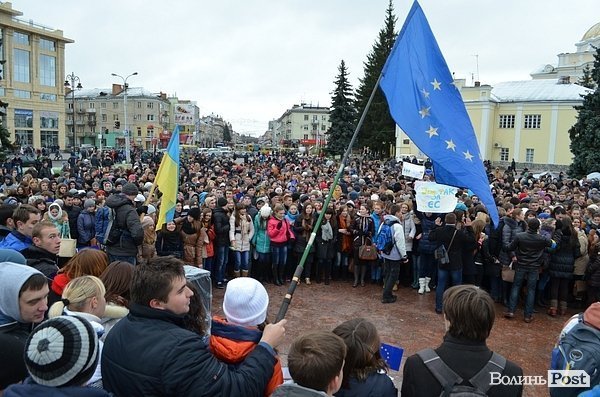 У Луцьку - студентський Євромайдан без партсимволіки. ФОТО