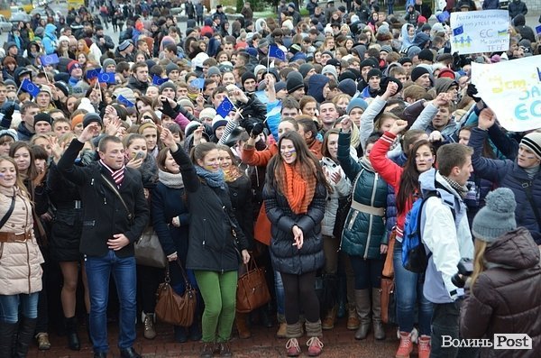 У Луцьку - студентський Євромайдан без партсимволіки. ФОТО