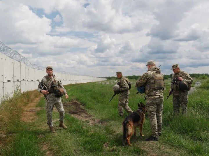 «Та де Білорусь нападе! У нас армія більша. Та й там половина - українців», - жителі прикордонних сіл на Волині про загрозу наступу