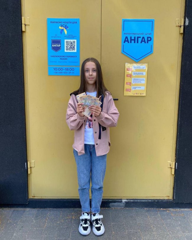 У Луцьку школярка відрізала коси, аби допомогти ЗСУ. ФОТО