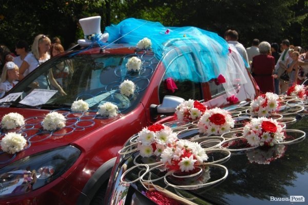 У День міста в Луцьку відбулося свято квітів. ФОТО