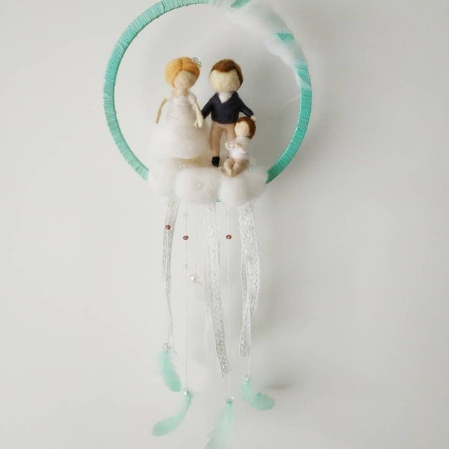 «Схоже на шаманство із лялькою вуду»: лучанка в декреті створює дивовижні іграшки із вовни. ФОТО