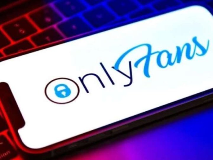Суд зобовʼязав модель OnlyFans з Луцька сплатити податки з 1,7 млн грн доходу