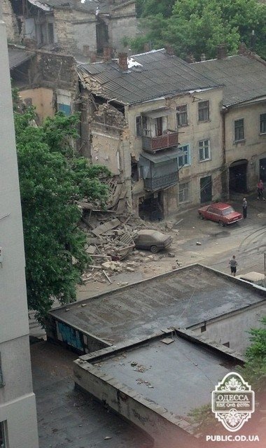 В Одесі обвалився будинок. ФОТО. ВІДЕО