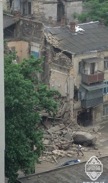 В Одесі обвалився будинок. ФОТО. ВІДЕО