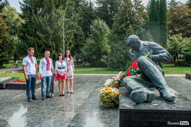 Ми повинні пам’ятати: працівники луцького «Мотору» вшанували полеглих Героїв